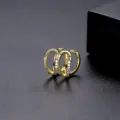 Eleganter vergoldeter zweilagiger Ohrmanschettenring mit schimmernden Zirkonia-Steinen - Doppelter Twist Stil (E20112015-18k) / Gold
