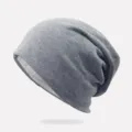 Gorro slouchy gris minimalista de doble capa para hombre y mujer, cálido y transpirable - Forro Térmico (Elástico) / Gris claro