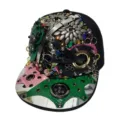 Punk-Baseballkappe mit flachem Schirm, bunten Strasssteinen, Metallnieten und Totenkopf - Passend für 56-59 cm Kopfumfang / Rosa Grün Krokodil-Imitat Silber