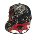 Punk-Baseballkappe mit bunten Strasssteinen und Metallnieten - Passend für 56-59 cm Kopfumfang / Glattes Rot-Schwarzes Kunstleder Silber