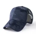 Gorra trucker de camuflaje azul oscuro con malla transpirable y ajuste profundo - Circunferencia de la Cabeza 56-59cm (Talla Normal) / Estilo de 6 Paneles con Malla Posterior / Azul marino