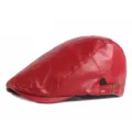 Elegante boina de cuero PU rojo vibrante con hebilla metálica ajustable en el lateral - Ajustable (56-59cm) / Estilo Liso / Rojo