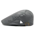 Elegante boina de cuero PU gris con hebilla ajustable de estilo vintage para hombre y mujer - Ajustable (56-59cm) / Estilo de Costura Vertical / Gris