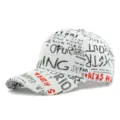 Witte modieuze baseballpet met zwart-rode graffitiletters en graffiti print - Stijl 8 / Wit