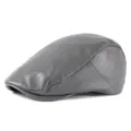 Boina clásica de cuero PU gris para hombres y mujeres, accesorio de moda elegante - Ajustable (56-59cm) / Snap Button Adjustment Style / Gris