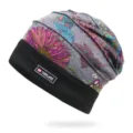 Gorro beanie con estampado floral, ala negra doblada y etiqueta de marca tejida - Talla única / Estilo Floral / Gris