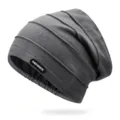 Gorro gris plisado para invierno con textura de rayas y etiqueta deportiva - Talla única / Estilo 1 / Gris claro
