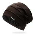 Gorro beanie plisado unisex marrón oscuro con parche de goma con logotipo deportivo - Talla única / Estilo 1 / Café