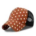 Berretto da baseball marrone traspirante con pois bianchi e pannello posteriore in rete nera - Regolabile (55-59cm) / Pois-Rosso Arancio