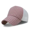Ademende roze en witte mesh trucker baseballpet met ruitpatroon voor buitenactiviteiten - Verstelbaar (55-59cm) / Geruit-Donkerroze