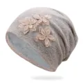Elegante berretto in pizzo rosa per donna con fodera in cotone grigio traspirante - Taglia unica / Modello 4 / Rosa Pallido