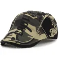 Vintage camouflage beret featuring letter embroidery and classic flat cap design. - One Size / Spliced Camouflage / Army Green