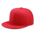 Gorra de hip hop roja vibrante con visera plana y diseño clásico de seis paneles. - Talla Adulto (56-60cm) / Rojo