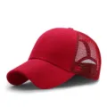 Casquette trucker rouge unie avec dos en maille respirante pour protection solaire. - 56-59cm (Réglable) / Rouge
