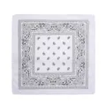 Bandana cuadrada blanca clásica con estampado paisley negro para estilo hip hop y street dance - Fondo blanco con impresión negra