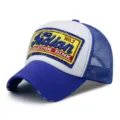 Blau-weiße Mesh-Trucker-Mütze mit einem Vintage-Patch und modisch abgenutztem Schirm - 56-60cm (Verstellbar) / Stil NO.7 / Saphirblau
