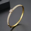Elegante brazalete dorado con micro pavé de circonitas en diseño vintage retro - Dorado