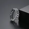 Elegante anillo de eternidad plateado con circonitas cúbicas geométricas tipo baguette - Talla 7 / Plateado
