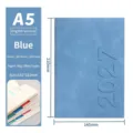 Agenda inglesa 2027 azul tamaño A5 con 320 páginas y cubierta con relieve de calidad - Versión en Inglés Estilo 3D 2027 / Azul