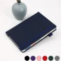 Agenda 2026 bleu marine haut de gamme avec texture nervurée et fermeture à élastique - A5 Version 2027 / Bleu