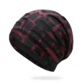 Gorro de punto de cuadros rojo y negro con efecto desgastado y textura plisada casual - Talla única / Estilo de Línea en S / Burdeos