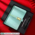 Set regalo quaderno A5 in pelle PU blu lago con motivo stellato dorato, penna e ricarica - Set regalo / Blu lago