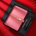 Set regalo taccuino rosa con agenda A5, penna e ricarica in una scatola elegante - Set regalo / Rosa