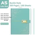 Taccuino A5 blu lago con motivo a stelle dorate e fibbia, 360 pagine di carta spessa - 180 Fogli / 360 Pagine / Blu lago