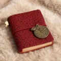 Mini carnet de voyage journal vintage avec couverture dentelle rouge pendentif horloge opt - Carnet motif dentelle en rouge rétro