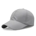 Berretto da baseball grigio ad asciugatura rapida con fori di ventilazione tagliati al laser - Stile Semplice / Grigio chiaro