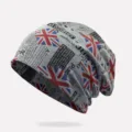 Grijze dunne slouchy beanie met Union Jack en krantenprint voor een hiphop-modestijl - Lichtgrijs