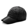 Gorra de béisbol de algodón lavado con visera de piel sintética negra para hombres y mujeres - Ajustable para Circunferencia de Cabeza de 55-59cm / Estilo Visera de Cuero PU (Hebilla Ajustable) / Negro y Gris