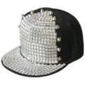 Cappellino da baseball hip-hop nero con visiera piatta e borchie quadrate argentate - Regolabile 55-60cm / Stile con borchie a punta e quadrate / Nero