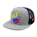 Casquette hip hop de style trucker grise et noire avec une broderie d'empreinte de main colorée - Réglable (56-60cm) / Paume Brodée - Gris Clair Maille Noire
