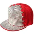 Berretto da baseball hiphop rosso a tesa piatta con borchie quadrate argento e punte - Regolabile 55-60cm / Base rossa con borchie quadrate argento (stile a punta)