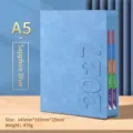 Agenda A5 azul zafiro 2027 premium con cubierta grabada y pestañas de índice mensual - Versión 3D 2027 (Edición China) / Azul