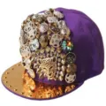 Gorra snapback punk morada con una cabeza de leopardo dorada y remaches de oro - Estilo Cabeza de Leopardo / Púrpura