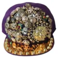 Gorra snapback punk morada decorada con remaches dorados y cabeza de león de oro - Estilo de Cabeza de León / Morado Con Cabeza de León