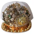 Gorra de béisbol blanca estilo punk con remaches dorados y detalle de cabeza de león dorada - Estilo de Cabeza de León / Blanco Con Cabeza de León
