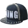 Cappello snapback hip-hop nero stile punk con borchie e tesa in acrilico trasparente - Blu Notte King