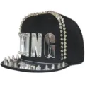 Cappellino da baseball punk hip-hop nero con lettere KING in acrilico e borchie metalliche - Black Crystal word KING