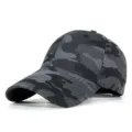 Zwart-grijze camouflage baseballpet met een klassiek gebogen klepontwerp - Verstelbaar (56-59cm) / Donkergrijs Camouflage (Koperen Gesp)