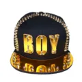 Cappello snapback punk hip-hop con lettere BOY in acrilico dorato e accenti di rivetti - Black background with gold lettering boy