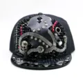 Punk Hip-Hop Snapback-Hut mit metallischem Totenkopf und schwarzen Nieten Dekor - Verstellbar 56-60cm / Kanonenmetall Stab Geist Stil