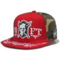 Rode en camo hip-hop snapback pet met witte schedel borduursel en platte rand - Verstelbaar / Rood Camo
