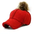 Modische rote Wintercap aus Wildlederimitat mit flauschigem Bommel und Sherpa-Futter - 56-59cm(Einstellbar) / Kaffee (Mit Pompon)