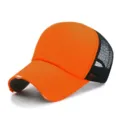 Ademende oranje en zwarte mesh truckerpet met een vintage gerafelde rand design. - Verstelbaar (56-59cm) / Oranje en Zwart