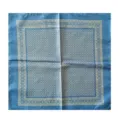 Bandana azul con lunares blancos y detalle de borde geométrico floral. - 55cmx55cm / Azul lago