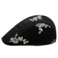 Elegante berretto piatto estivo nero con dettagli di ricamo floreale in paillettes - Regolabile 55-58cm / Stile con paillettes / Regolazione Posteriore con Fibbia in Metallo / Nero