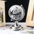 Kristall Globus Ornament mit Metallständer, klare Glaskugel Tischdeko Geschenk. - Chinesischer Text Silber (40mm)